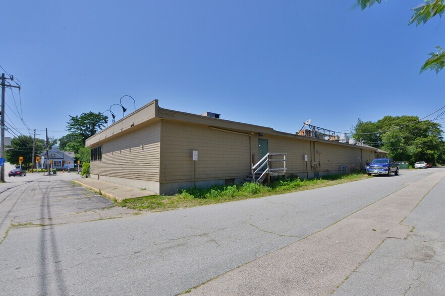 More Photos Of 7354-7366 Post Rd, North Kingstown Restaurant For Sale