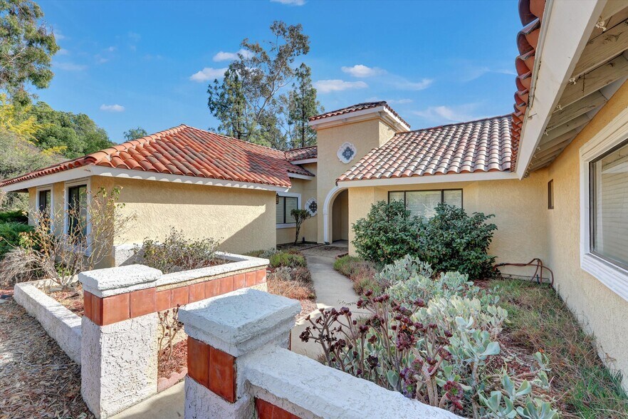 More Photos Of 784 Pomello Dr, Claremont Assisted Living For Lease