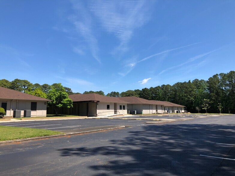 More Photos Of 200 Doctors Dr, Jacksonville Office For Sale