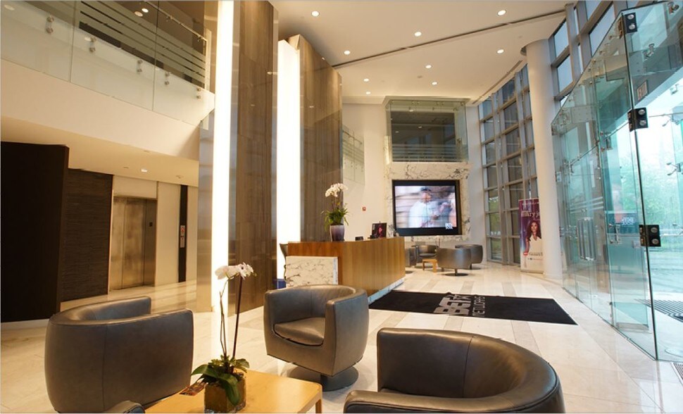 More Photos Of 1900 W Pl NE, Washington Office For Lease