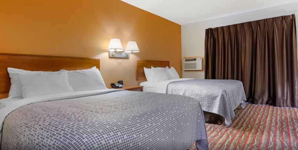 More Photos Of 2050 S US 41, Marquette Hotel For Sale