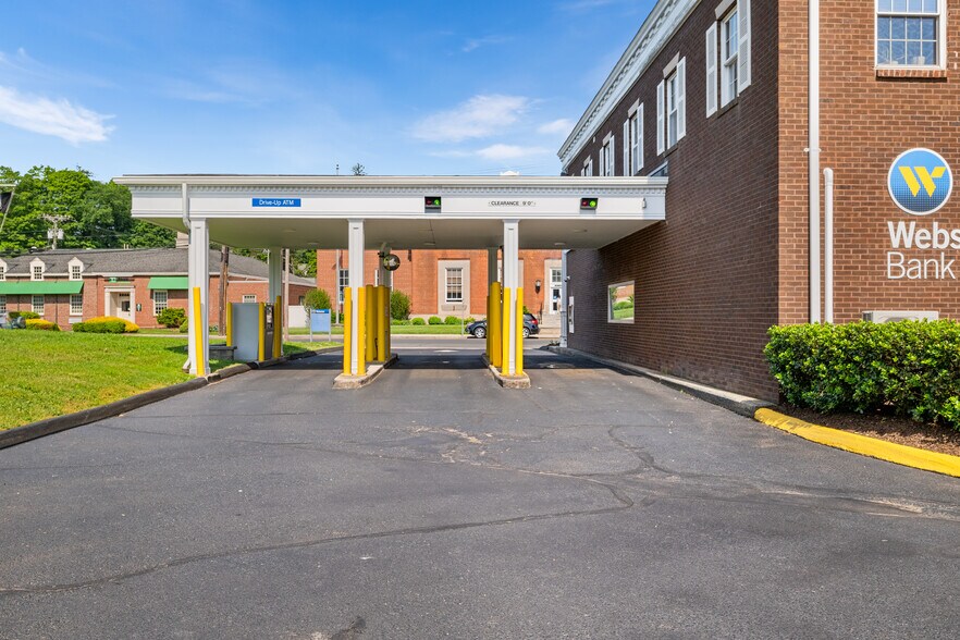 More Photos Of 132 Main St, Southington Bank For Lease
