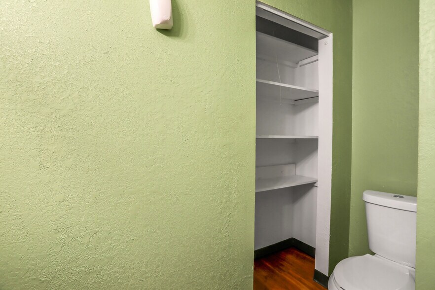 More Photos Of 6406 Merrill Rd, Jacksonville Office For Sale