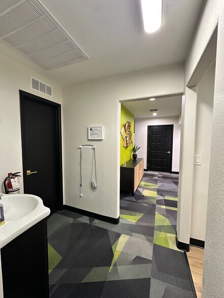 More Photos Of 2421 W Charleston Blvd, Las Vegas Medical For Sale