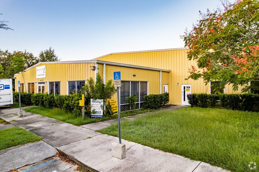 Primary Photo Of 900 Armstrong Blvd, Kissimmee Warehouse For Sale