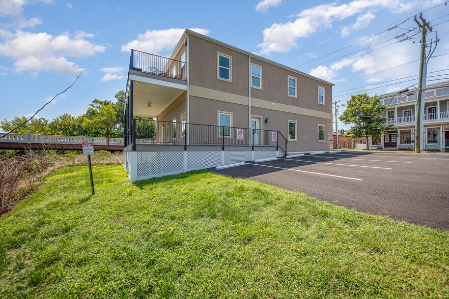 More Photos Of 1005 Sophia St, Fredericksburg Office For Lease