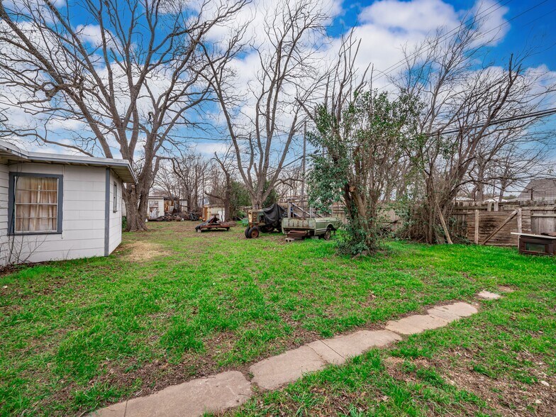 More Photos Of 201 S Highway 183, Leander Flex For Sale