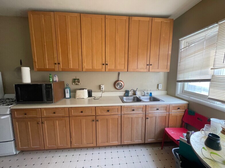 More Photos Of 1013 W Church St, Champaign Apartments For Sale