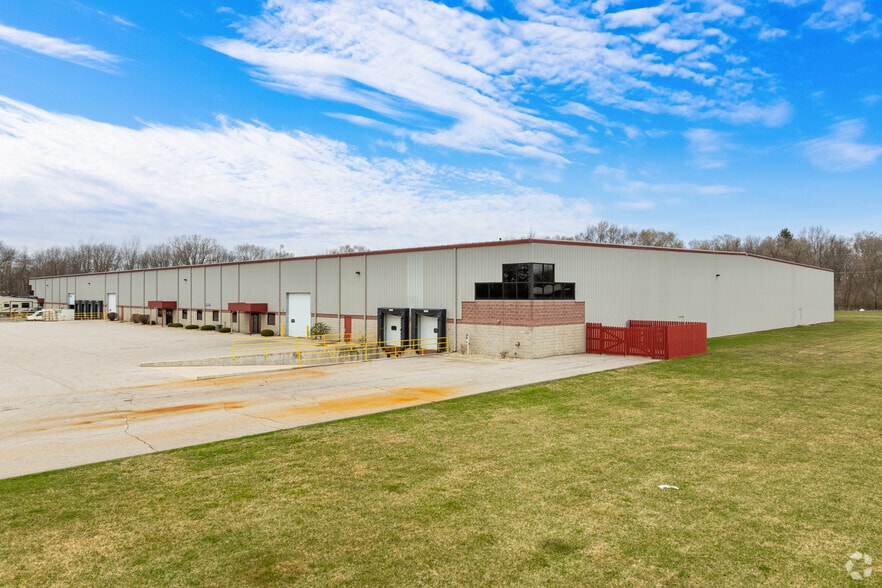 Primary Photo Of 4800 Beck Dr, Elkhart Manufacturing For Sale