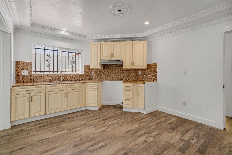 More Photos Of 520 W 82nd St, Los Angeles Apartments For Sale