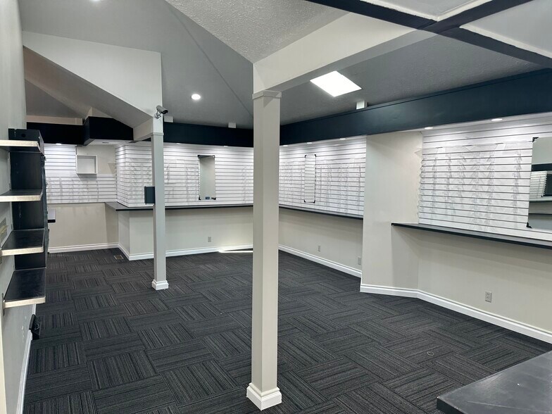 More Photos Of 2710 E 62nd St, Indianapolis Medical For Sale