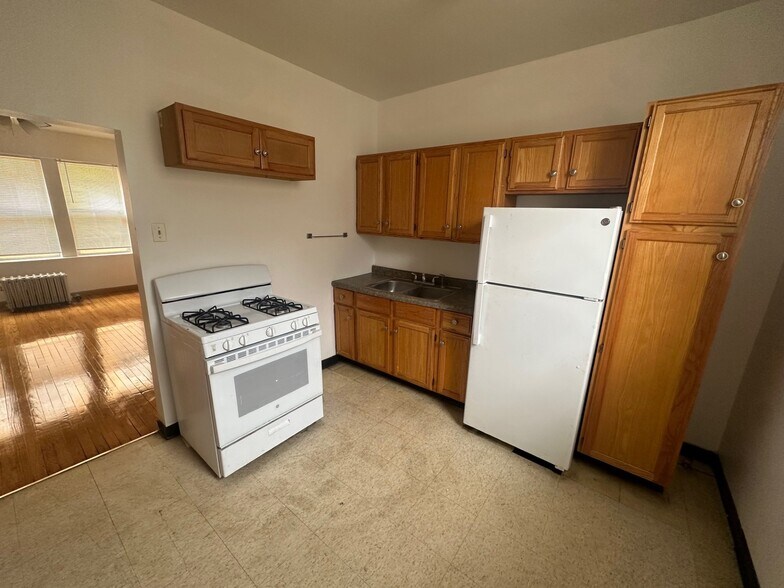 More Photos Of 5400 W Madison St, Chicago Apartments For Sale