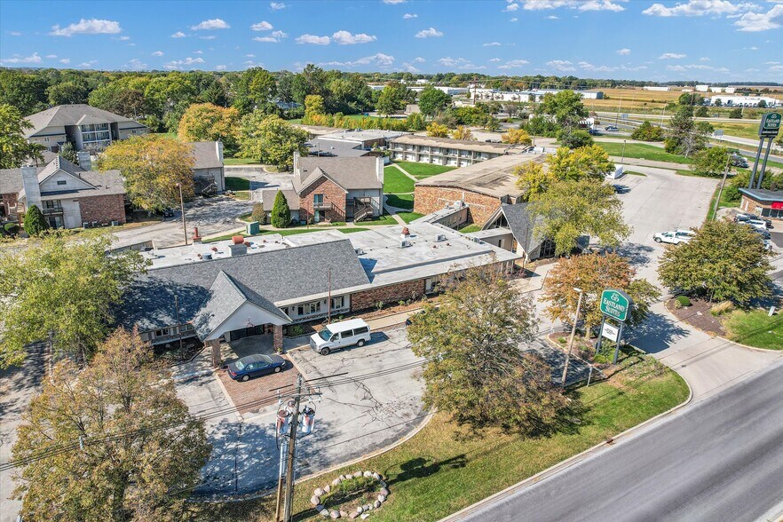 More Photos Of 1907 N Cunningham Ave, Urbana Hotel For Sale