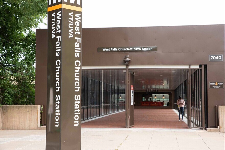 More Photos Of 105 N Maple Ave, Falls Church Medical For Sale