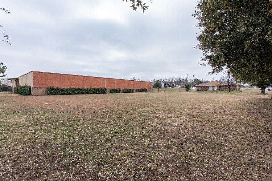 More Photos Of 2200 5th St, Wichita Falls Warehouse For Lease