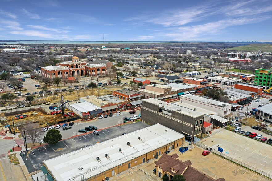 More Photos Of 150 W Main St, Lewisville Bar For Lease