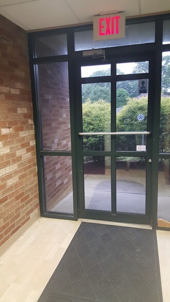 More Photos Of 190 Parish Dr, Wayne Office For Lease