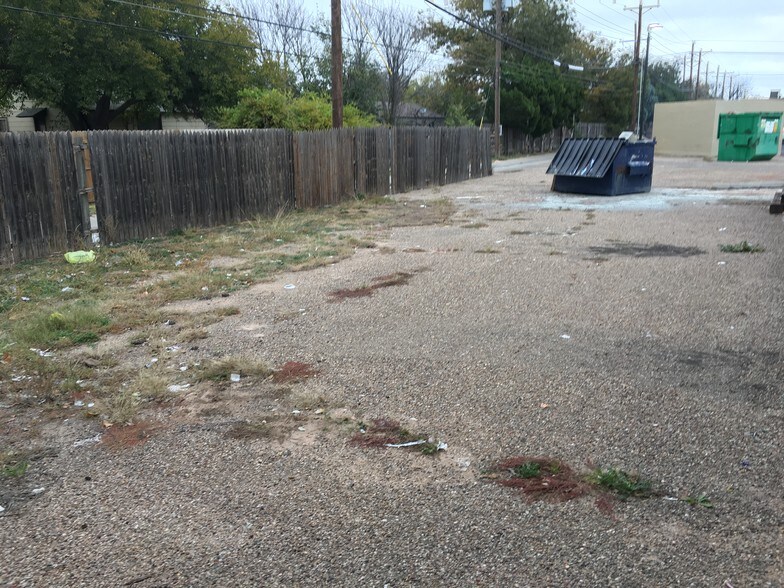 More Photos Of 2006 50th St, Lubbock Flex For Lease