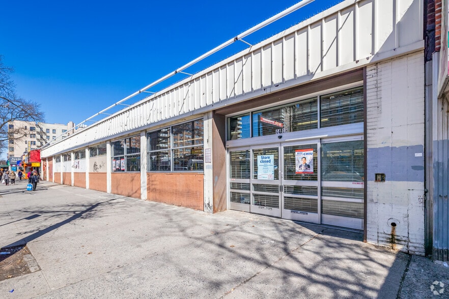 More Photos Of 4415 Kissena Blvd, Flushing Drugstore For Lease