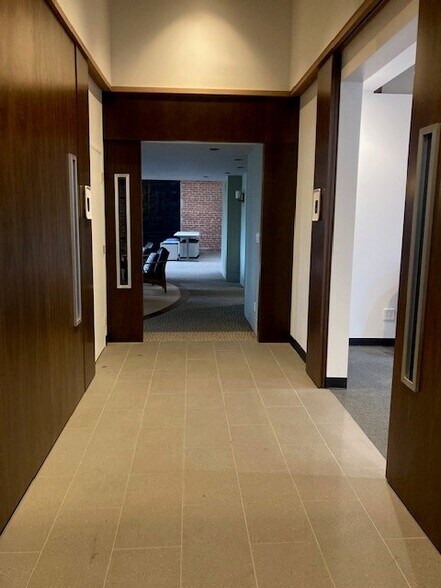 More Photos Of 1175-1195 Park Ave, Emeryville Showroom For Sale