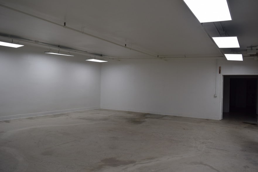 More Photos Of 7737-7741 Burnet Ave, Van Nuys Warehouse For Sale