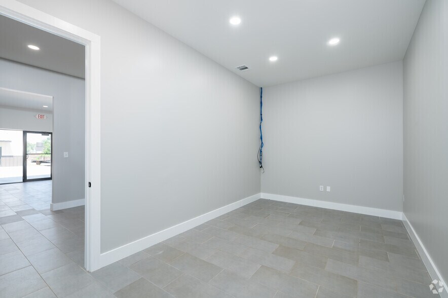 More Photos Of 2346 Seaborn Rd, Ponder Unknown For Lease