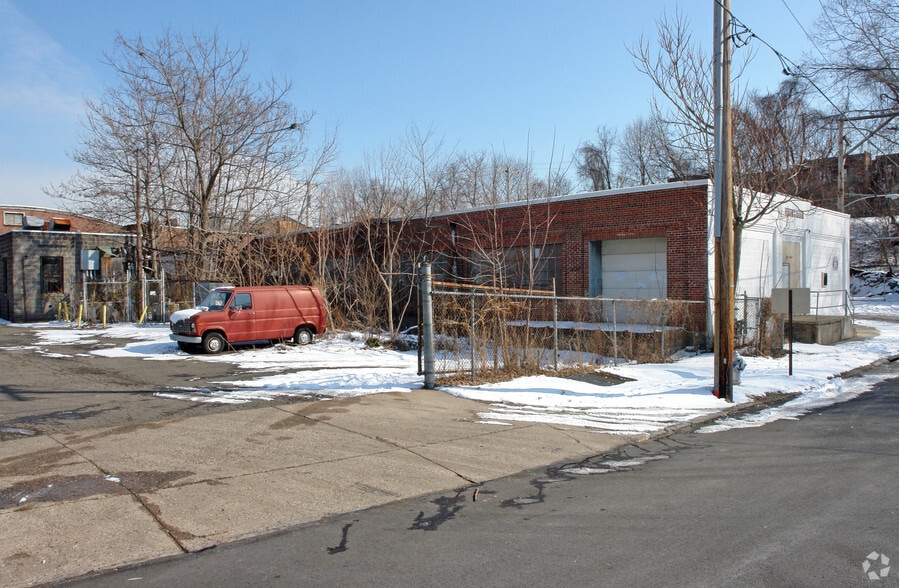 More Photos Of 100 Beecher Ave, Cheltenham Township Warehouse For Lease