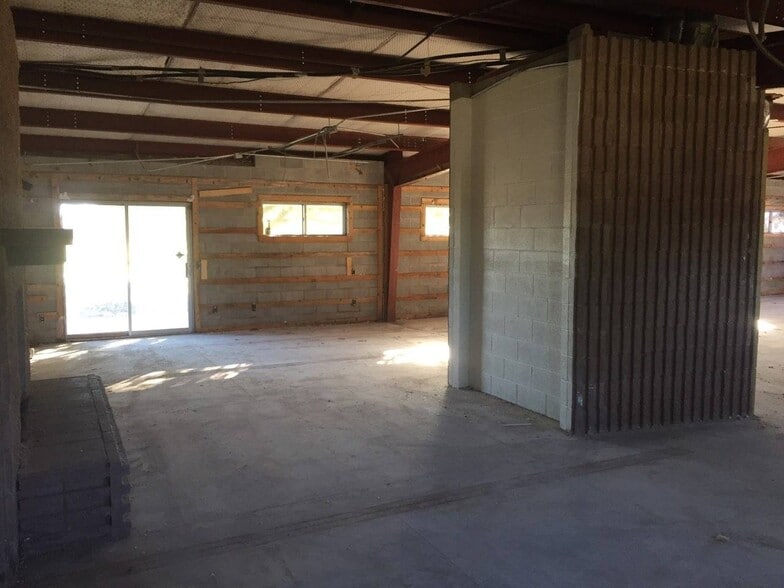 More Photos Of 301 NE 20th St, Lawton Warehouse For Sale