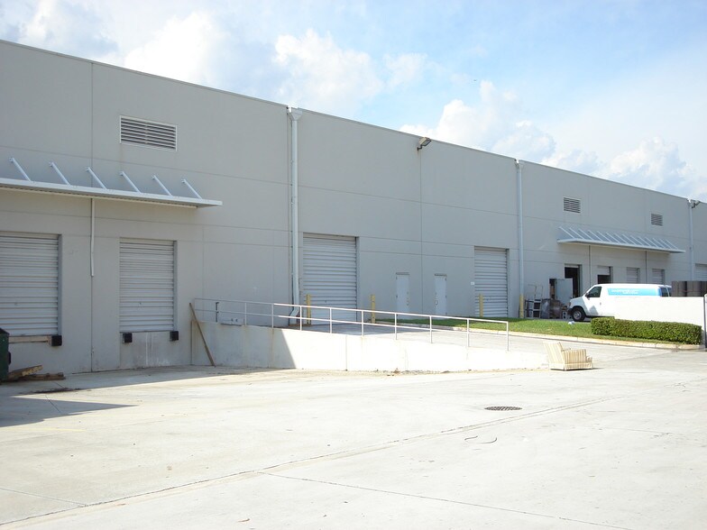 More Photos Of 3900 Fiscal Ct, Riviera Beach Warehouse For Lease