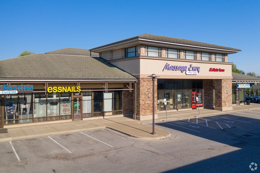 More Photos Of 15024-15040 S Blackbob Rd, Olathe General Retail For Lease
