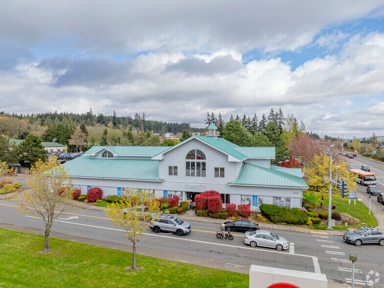 More Photos Of 3200 NW Randall Way, Silverdale Freestanding For Lease