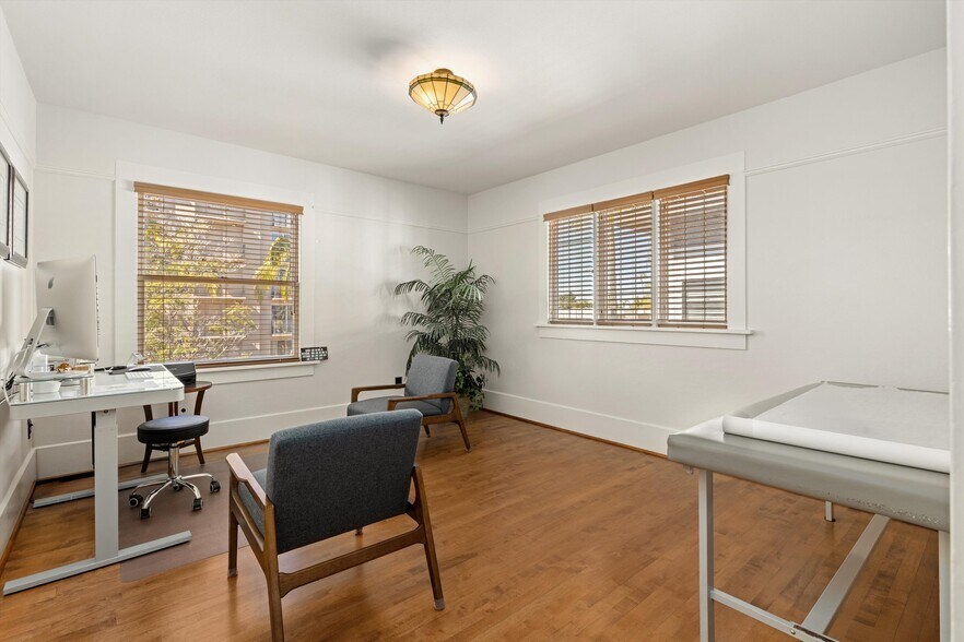 More Photos Of 106 Thorn St, San Diego Office Residential For Sale