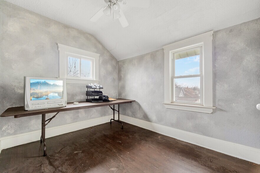 More Photos Of 5543 State Rd, Parma Freestanding For Sale