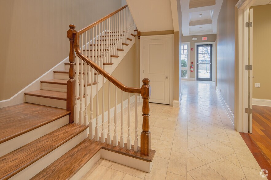 More Photos Of 1232-1280 American Way, Libertyville Medical For Lease