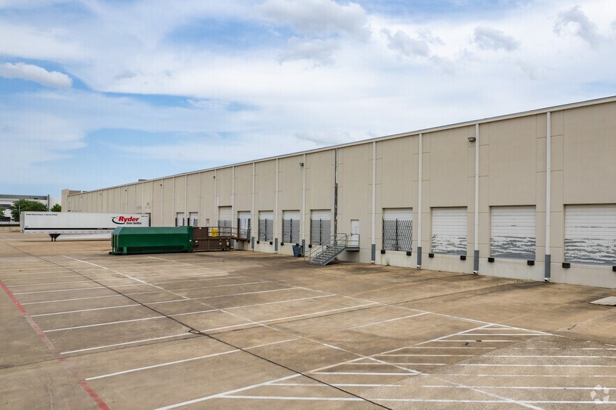 More Photos Of 7049 Brookhollow West Dr, Houston Distribution For Lease