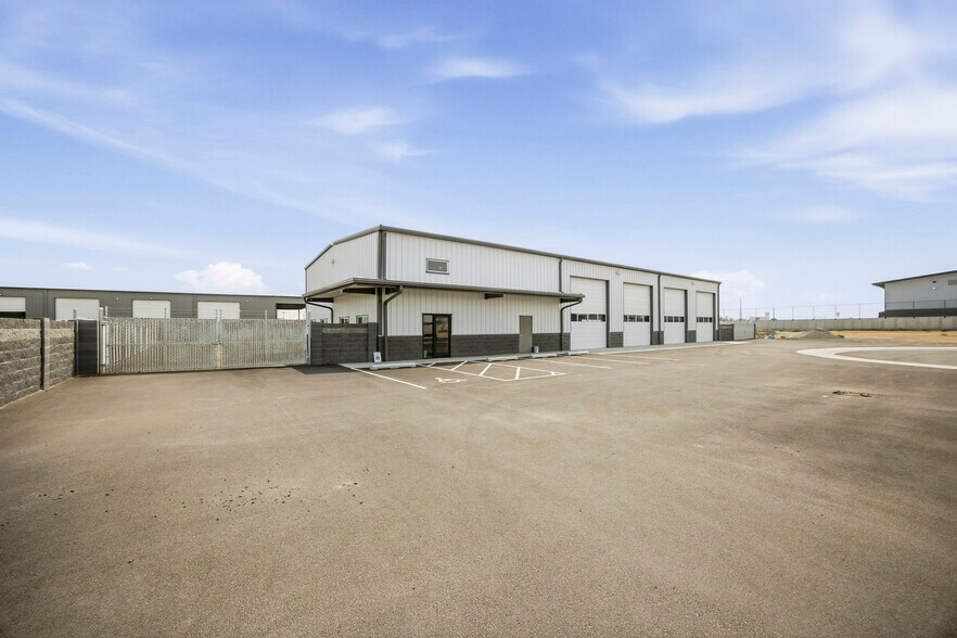 More Photos Of 1342 E Saint Helens St, Pasco Light Distribution For Lease