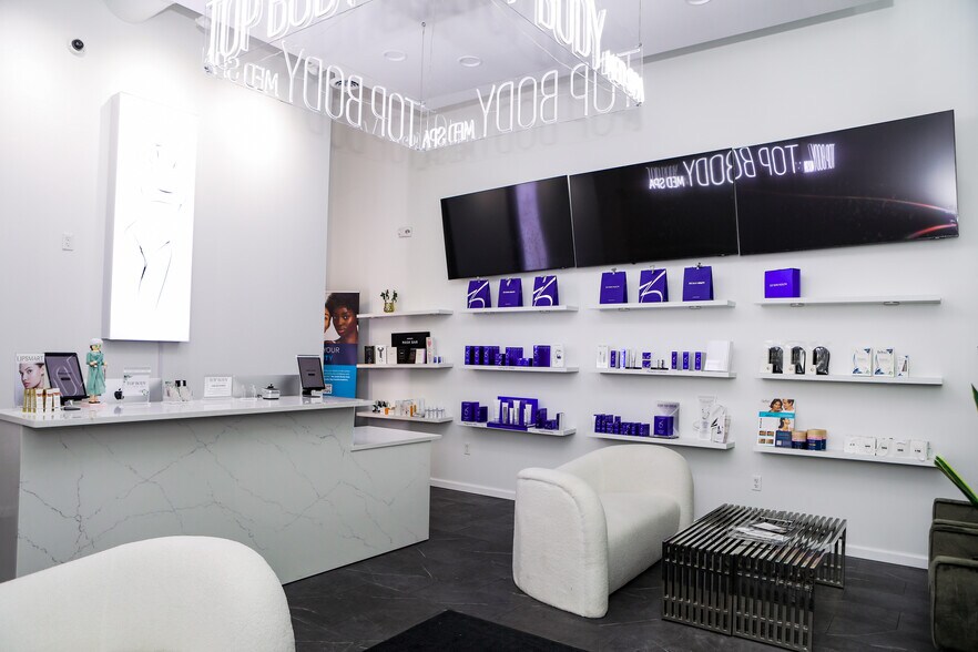 More Photos Of 5296-5322 Crooks Rd, Troy Storefront For Lease