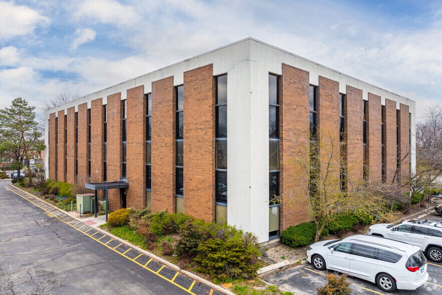 More Photos Of 9301 Golf Rd, Des Plaines Medical For Lease