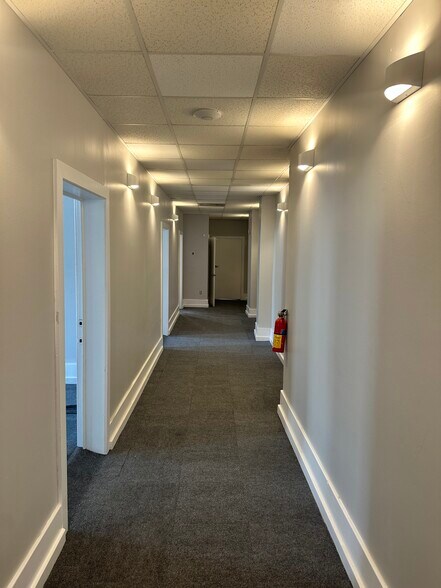 More Photos Of 110-118 Bull St, Savannah Storefront Retail Office For Lease