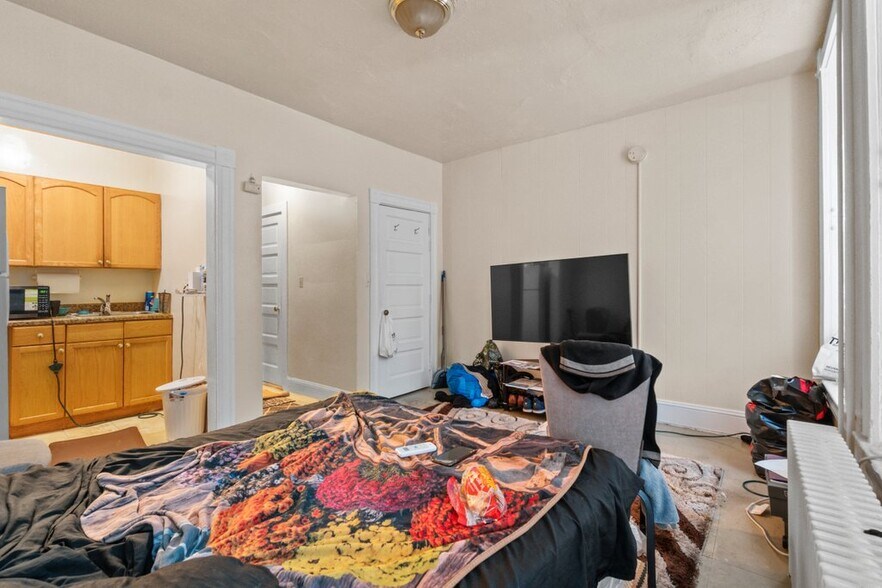 More Photos Of 2530 N Calvert St, Baltimore Office Residential For Sale