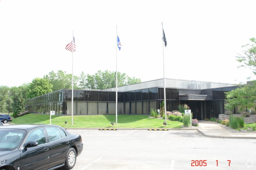 More Photos Of 1000 Kristen Ct, Vadnais Heights Distribution For Lease