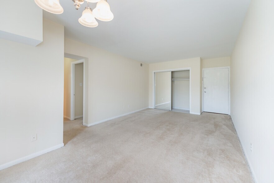 More Photos Of 300-302 W Glebe Rd, Alexandria Apartments For Sale