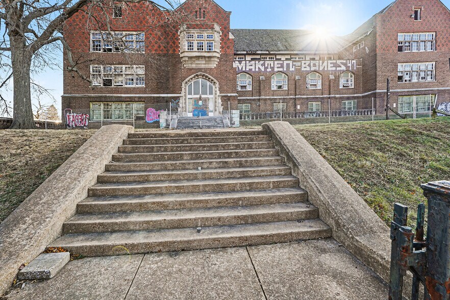 More Photos Of 4160 N KINGSHIGHWAY, Saint Louis Schools For Sale