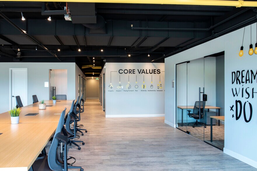 More Photos Of 120 E Beaver Creek Rd, Richmond Hill Office For Lease