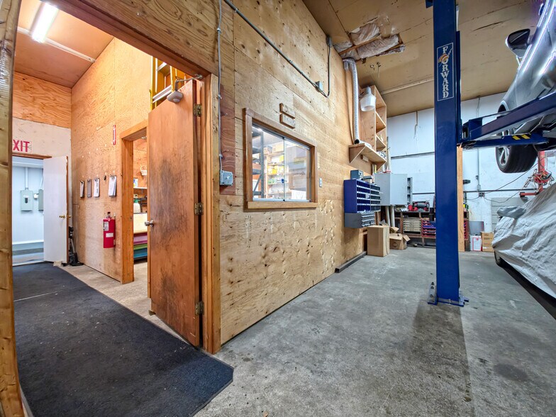 More Photos Of 7 Colonel Dr, Bourne Auto Repair For Sale