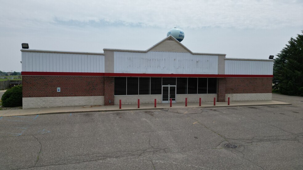 More Photos Of 4464 Huron St, North Branch Freestanding For Sale