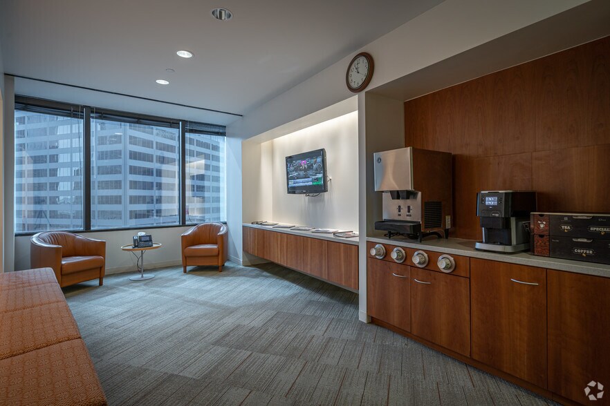 More Photos Of 1000 Louisiana St, Houston Office For Lease