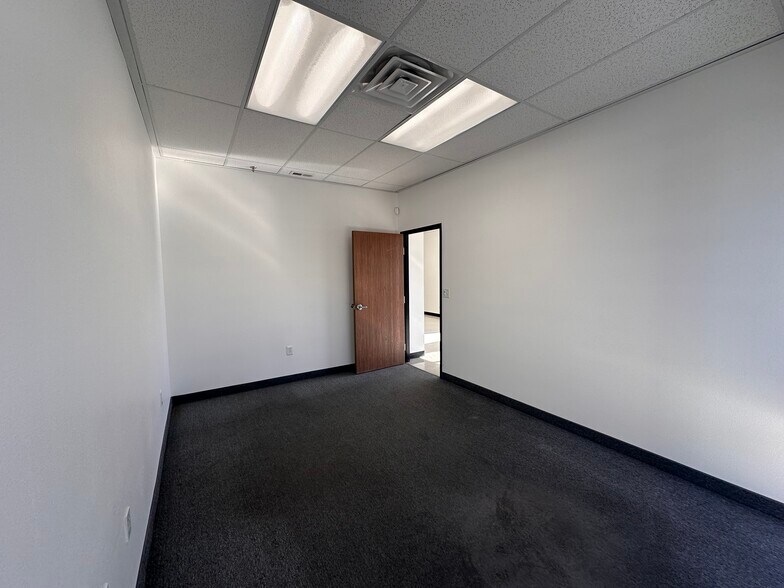 More Photos Of 6100 Mountain Vista St, Henderson Light Manufacturing For Lease