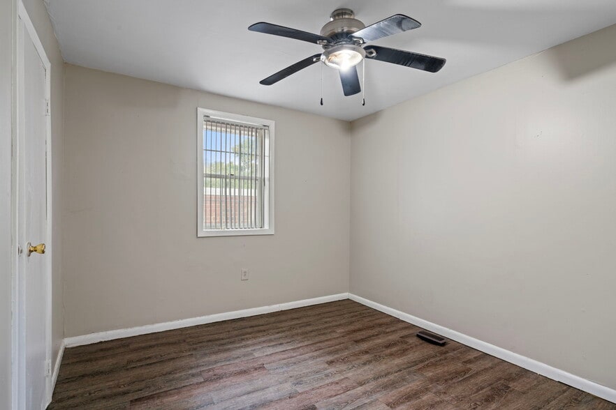 More Photos Of 4928 Marlboro Pike, Capitol Heights General Retail For Lease