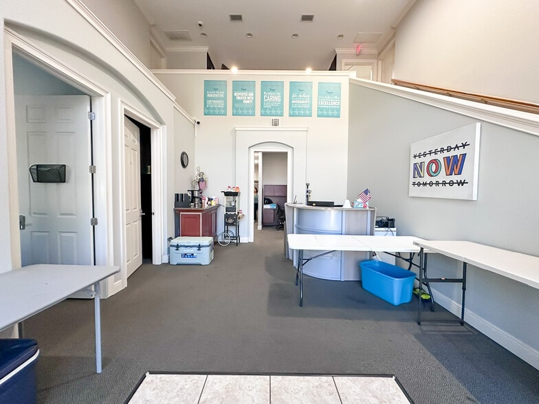 More Photos Of 180 Fitzgerald Rd, Lakeland Office For Sale